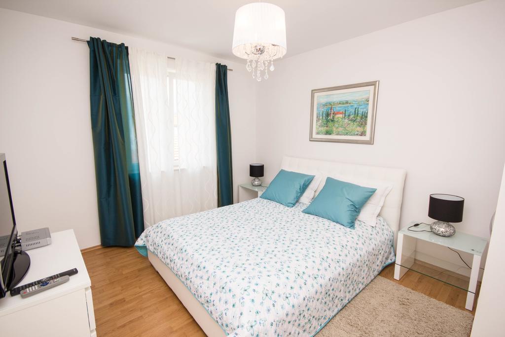 Apartments Maria Трогир Экстерьер фото